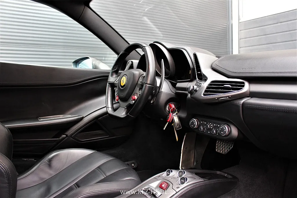 Ferrari 458 Italia Image 2