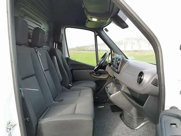 Mercedes-Benz Sprinter 319 CDI Image 6